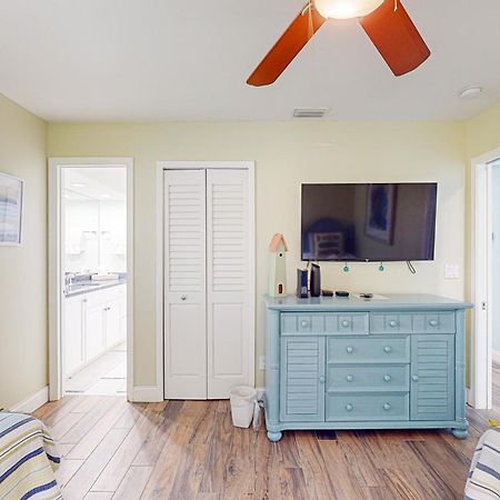 Surrounded By Sea Breezes Vila Anna Maria Exterior foto